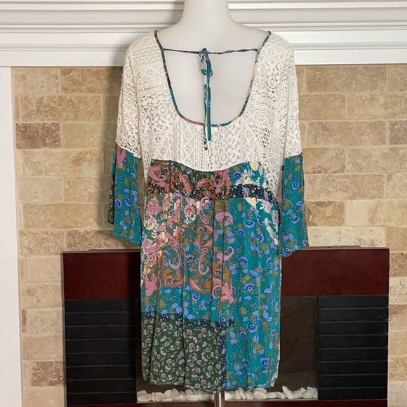 Paisley floral lace BoHo style top. Size Medium - Picture 4 of 6